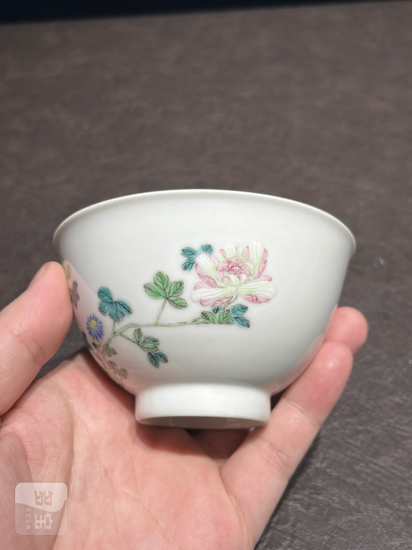 清乾隆 粉彩折枝花卉纹茶圆一对 - 图18